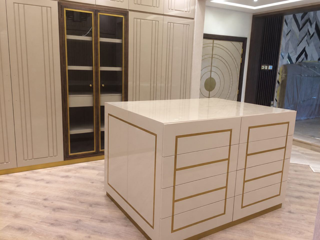 Dressing room with a lacquered island and fitted wardrobes, at handover