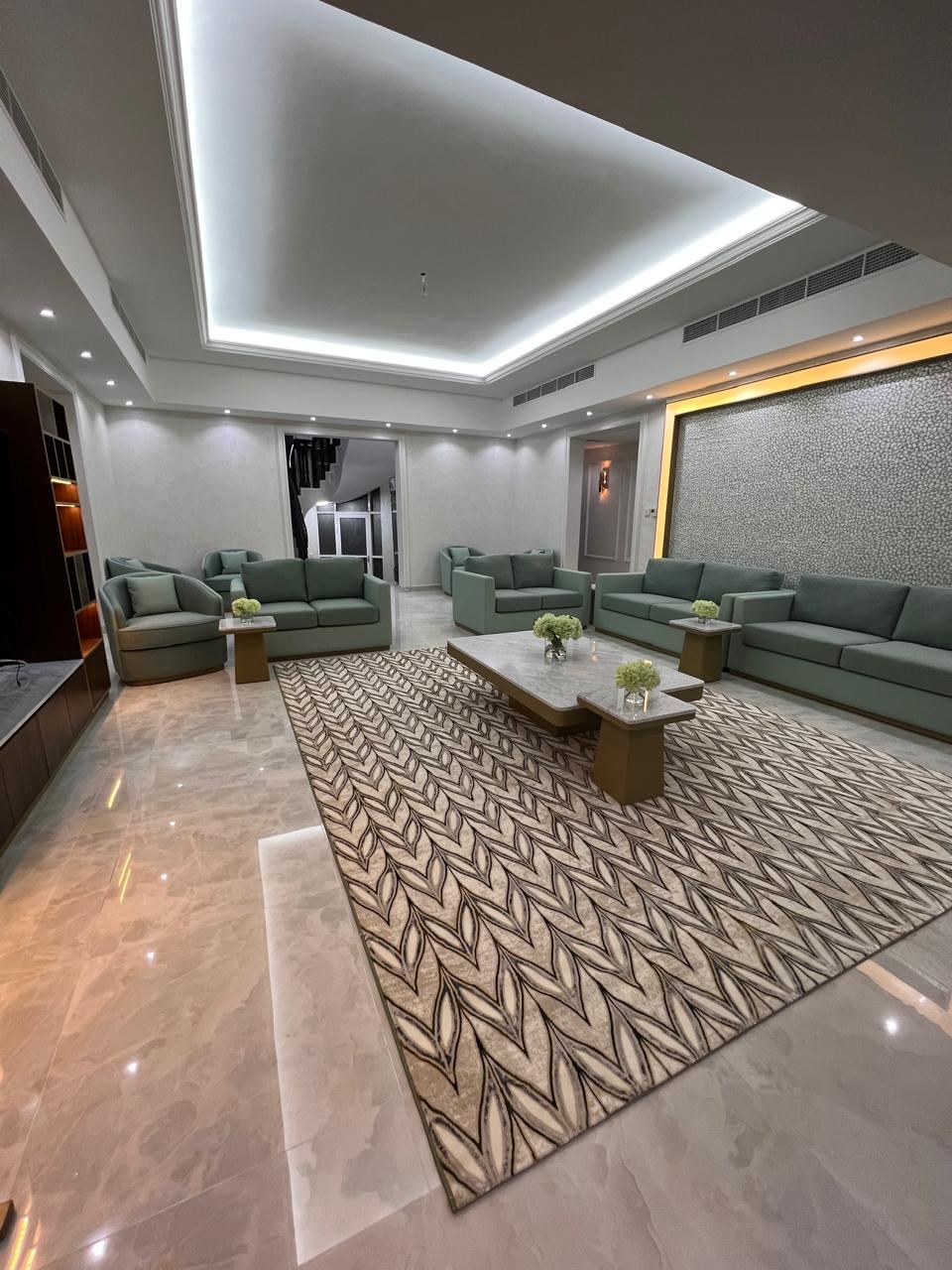 Majlis with cove lit tray ceiling and patterned rug
